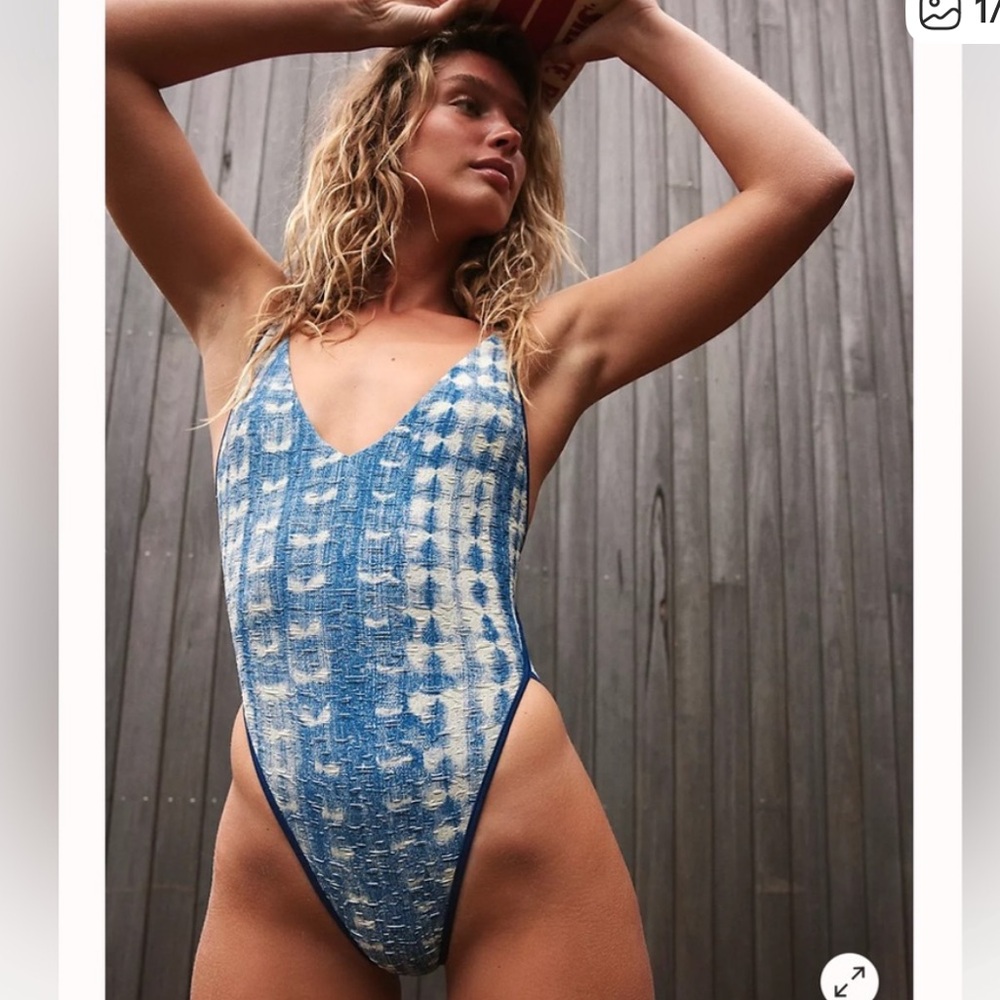 Free People free-est Amber Printed
One Piece in Ripple Indigo